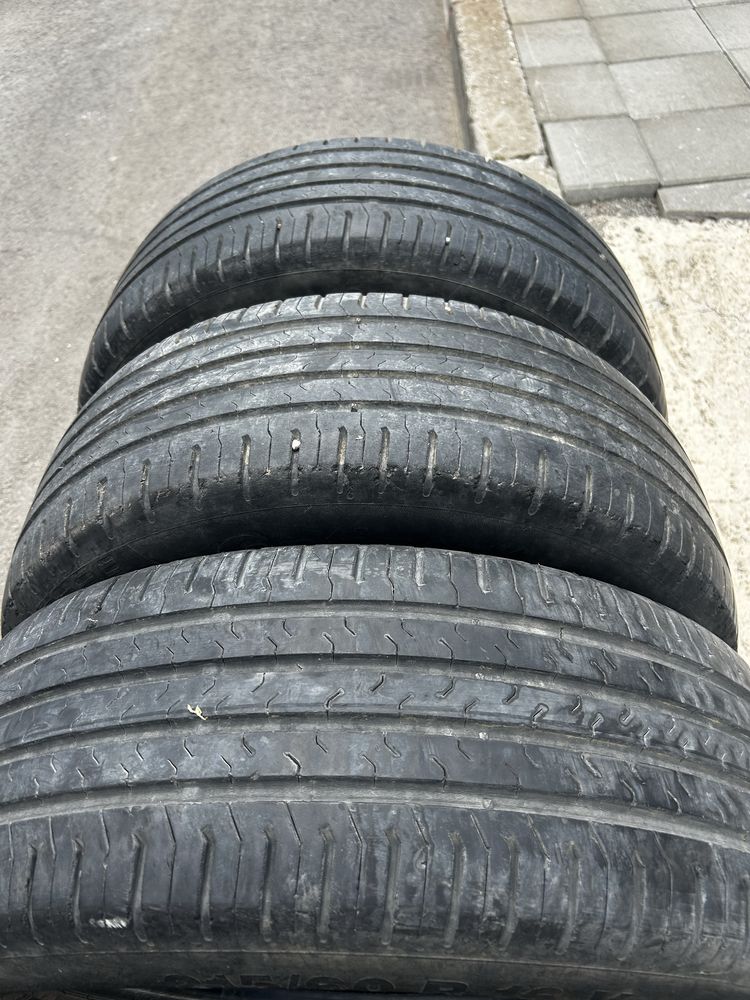 Гуми 215/60/R16