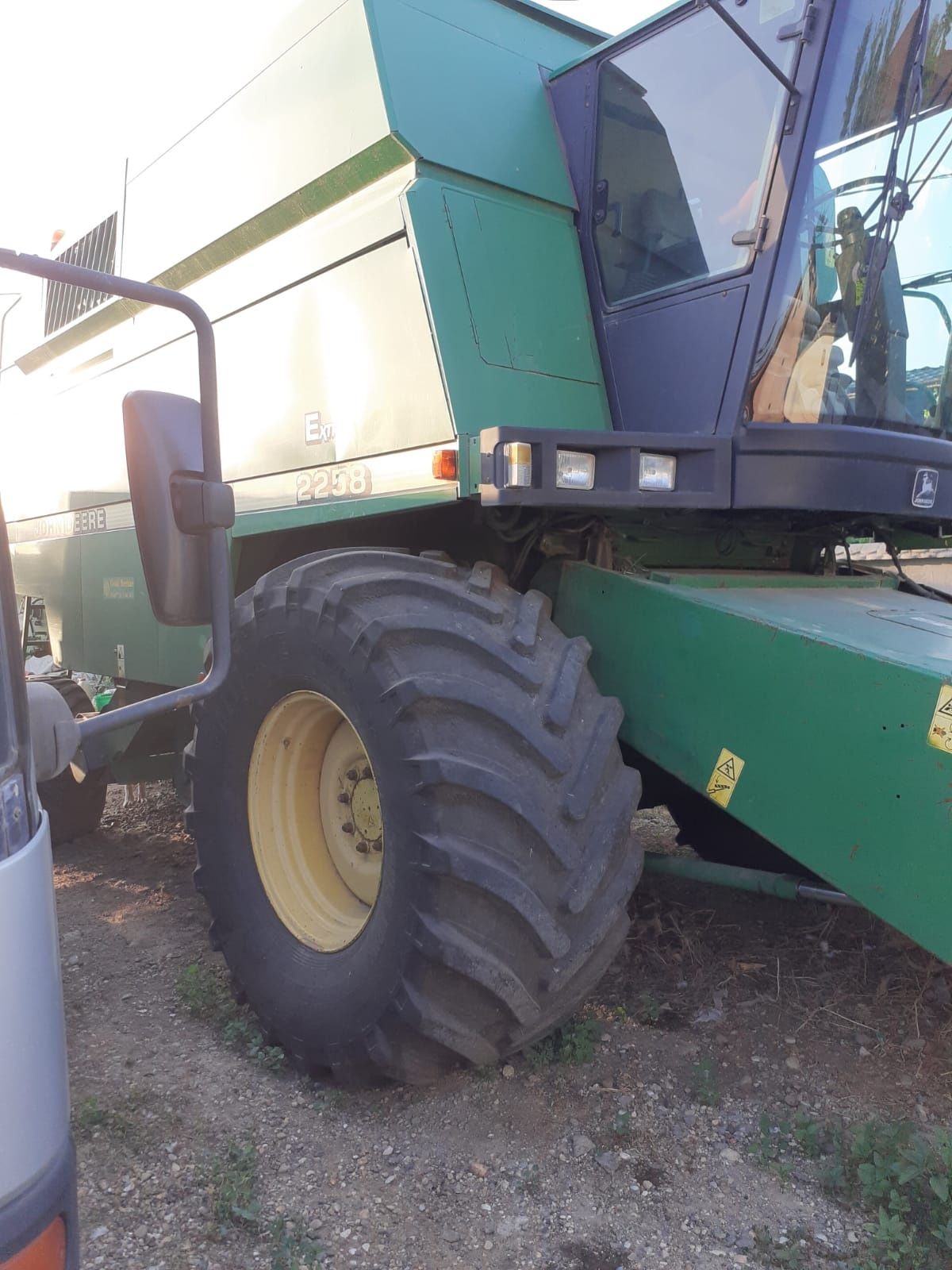 Vând sau schimb Combina John Deere 2258 Extra