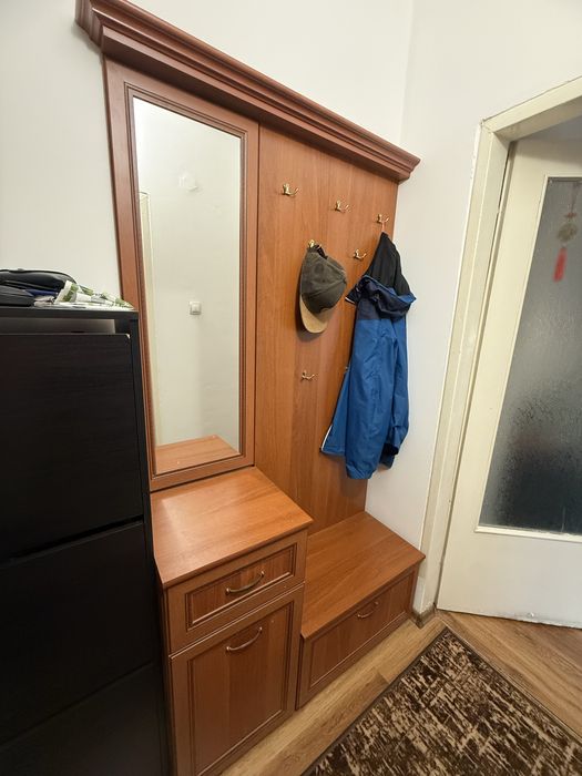 Портманто с огледало, закачлки и шкафчета