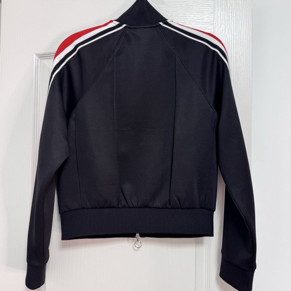 Спортен екип на Rabanne x H&M.