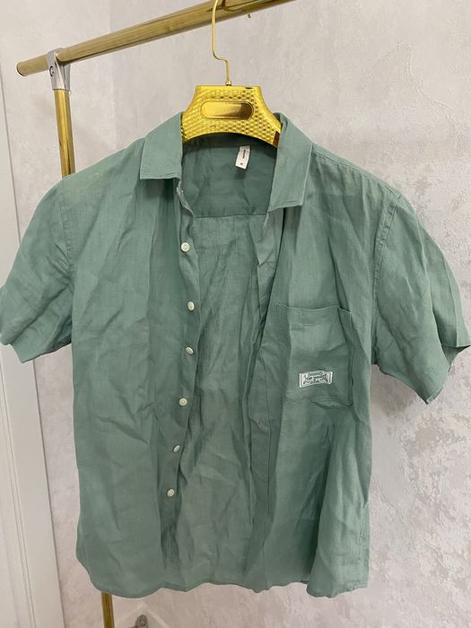 мужские рубашки каждые по 100.000 сум