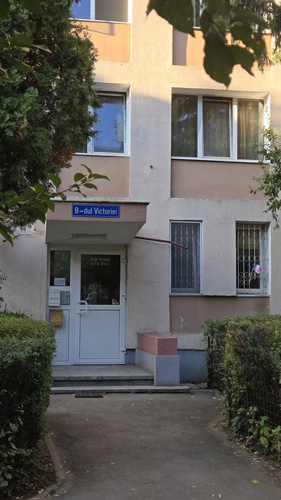 2 camere Victoriei, etaj 7/8, lângă școala 19, vedere spre munți.