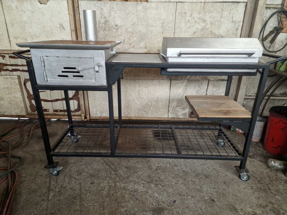 Masa pe rotile cu plită  și gratar , acoperit.