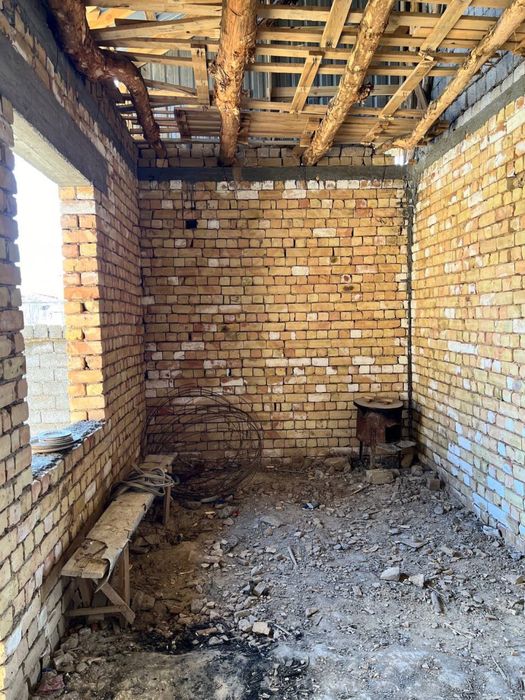 Продаю дом каробка срочна 5 сотик  9 комнат