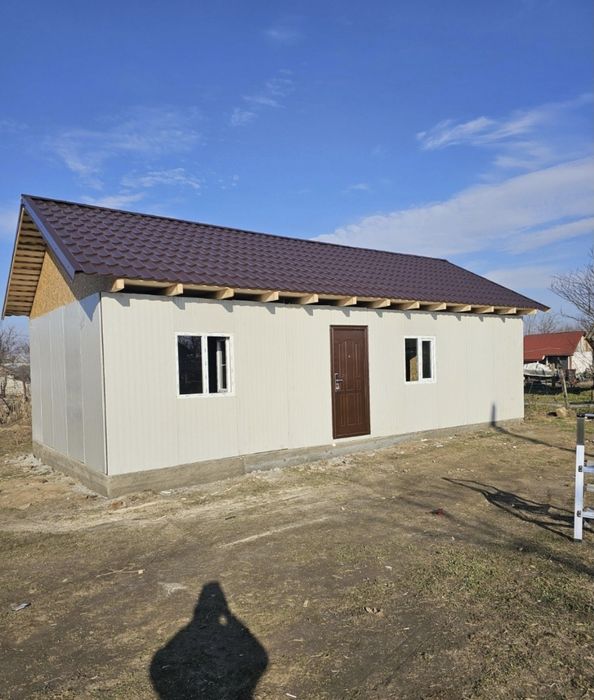 Vand casa pe structura metalica de locuit su de vacanta