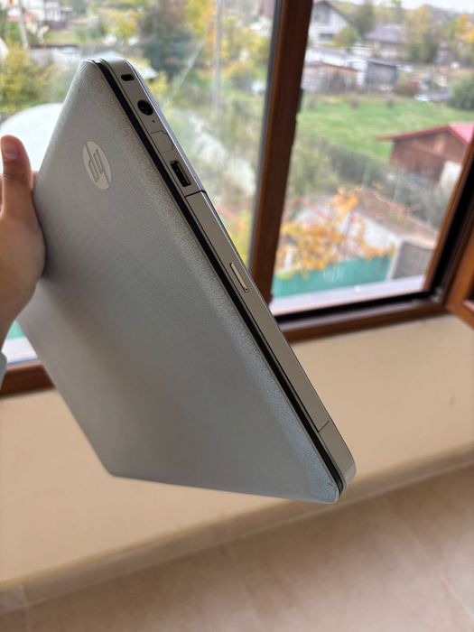 Laptop HP Pavilion – în stare bună