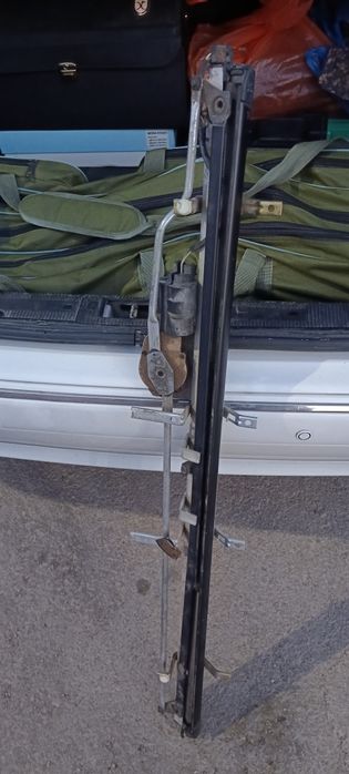 Продам заднюю шторку на Мерседес