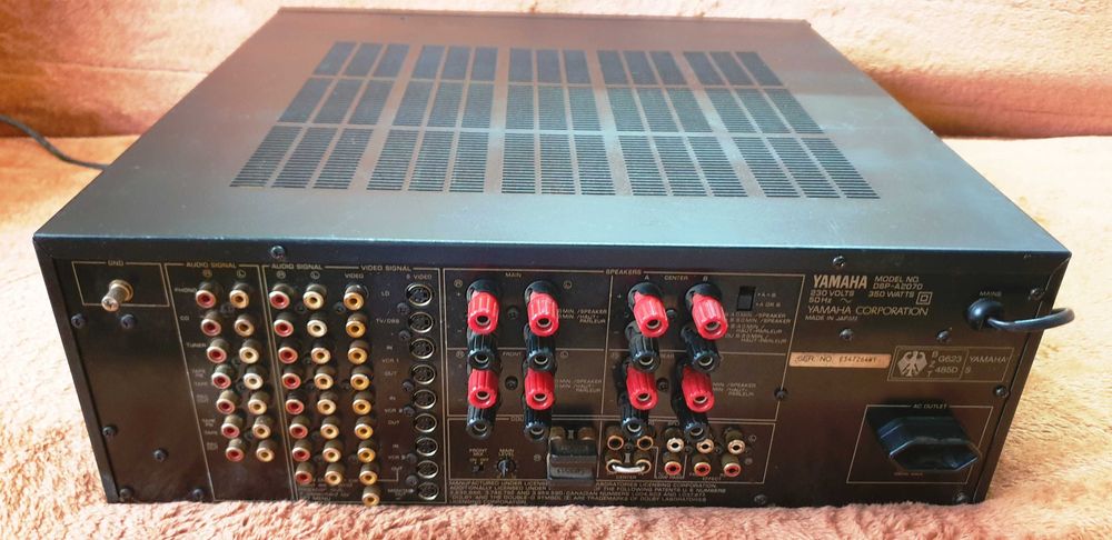 Yamaha DSP-A2070 amplificato power in stereo mode: 2 x 215W into 4Ohm