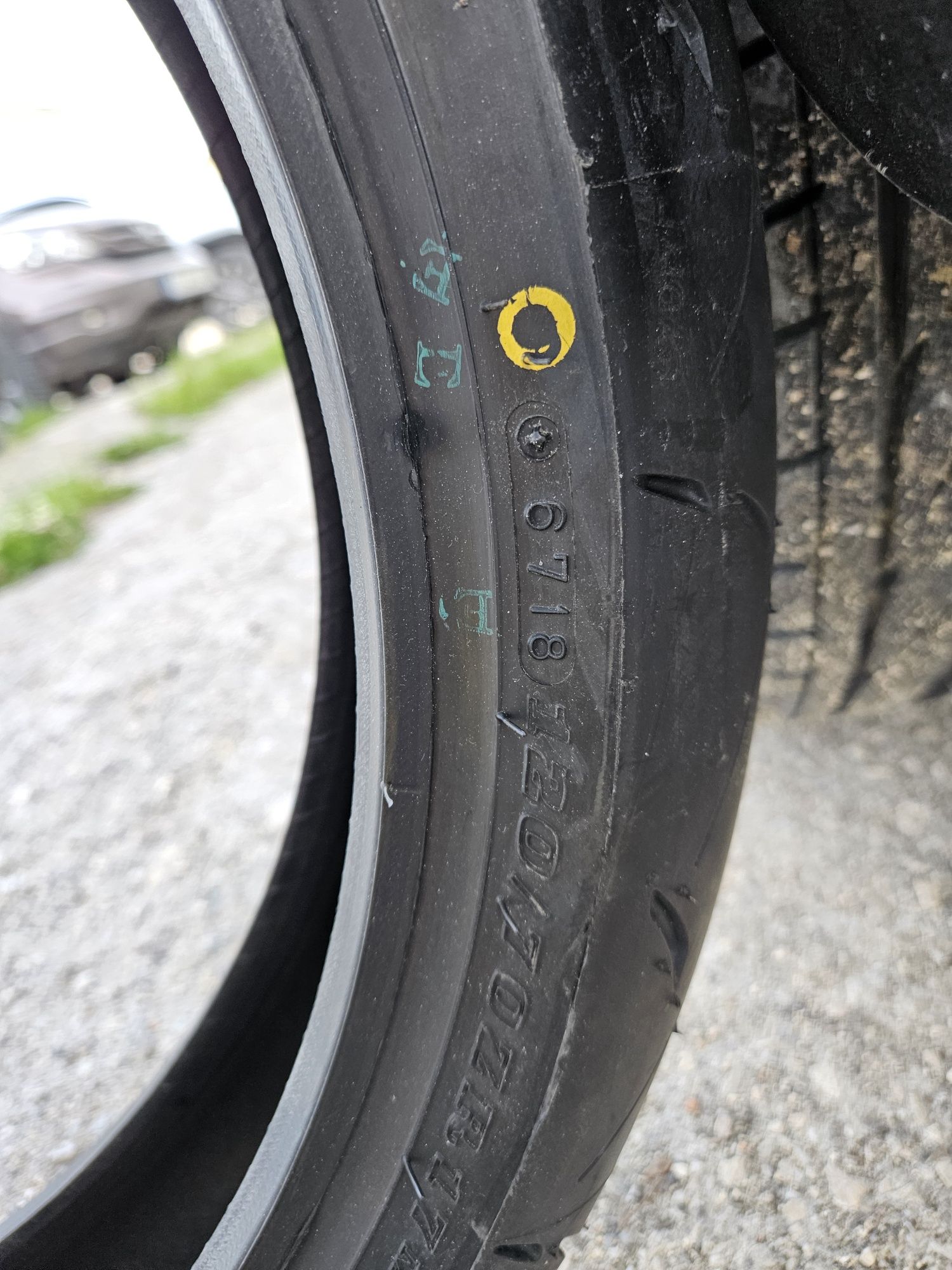 Комплект гуми за мотор
dunlop roadsmart 2 190/50zr17 дот 6718
dunlop r