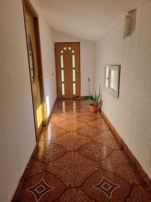 Ofer spre închiriere apartament la vilă