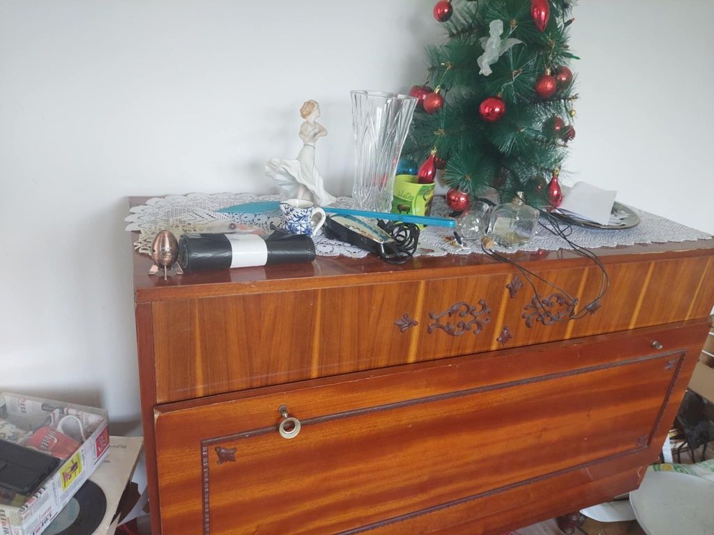 Vând mobila veche