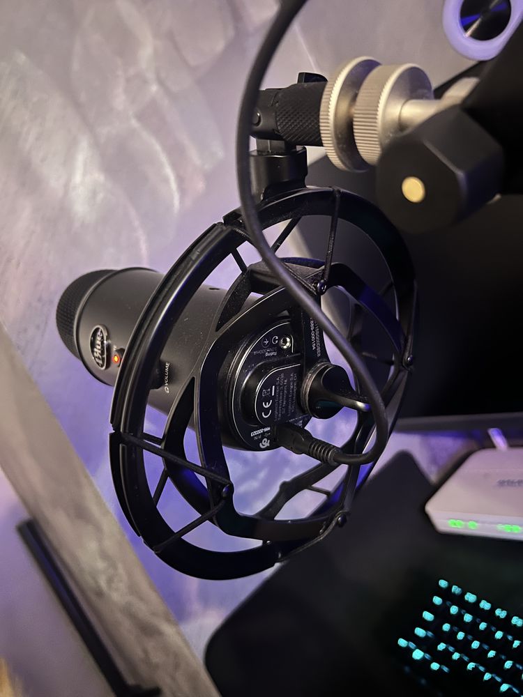 Микрофон Blue Yeti Blackout USB + Blue Radius III (Shockmount)