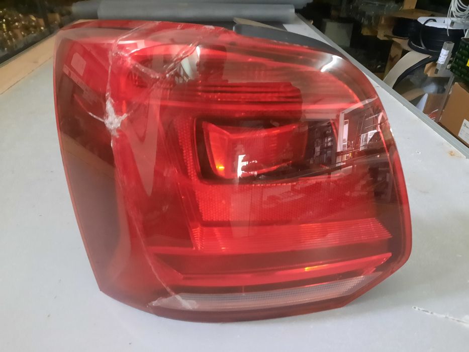 Ляв стоп за VW Polo 5 (6R) 2016 Спукана