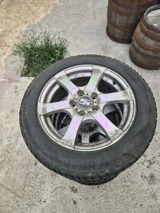 Vand set de 4 jante cu cauciucuri de iarna