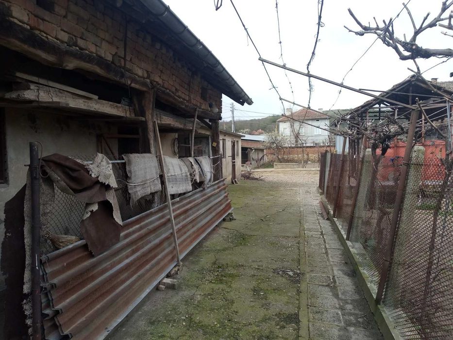 Продава се Къща в с. Долни Луковит, Област Плевен - 900 кв.м за 32 €/кв.м - Снимка #5