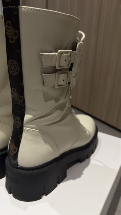 Боти от естествена кожа GUESS