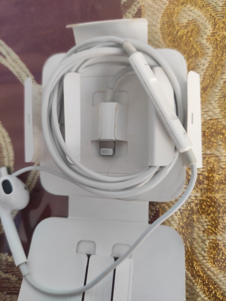Iphone naushnik ,orginal