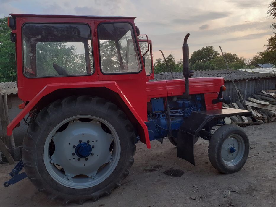 Tractor Universal 650 UTB/ Perfect functional, reconditionat complet.