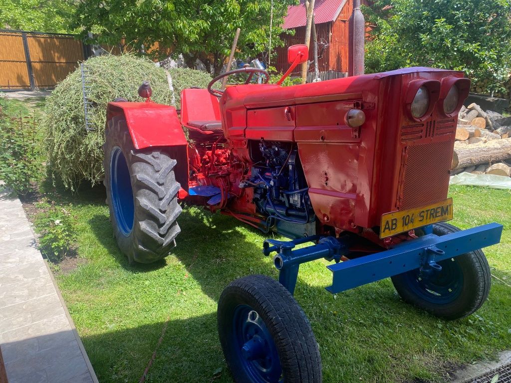 Vând tractor UTB445