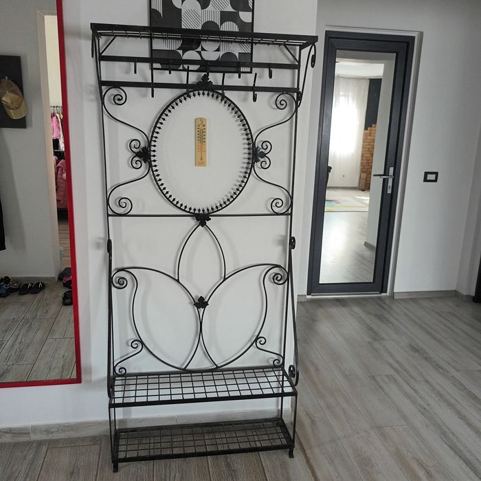 Cuier antic, rustic, fier forjat cu rafturi pentru pantofi