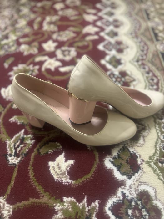 Продоется жен. туфли размер 39
