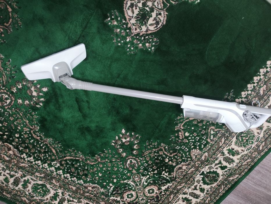 Пылесос вертикальный