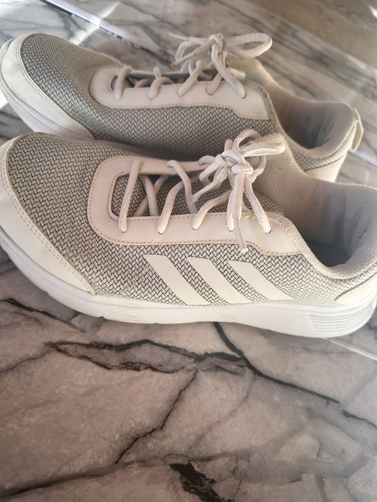 Бели маратонки adidas