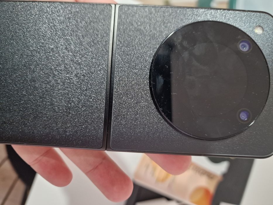 Nubia ZT 5g flip
