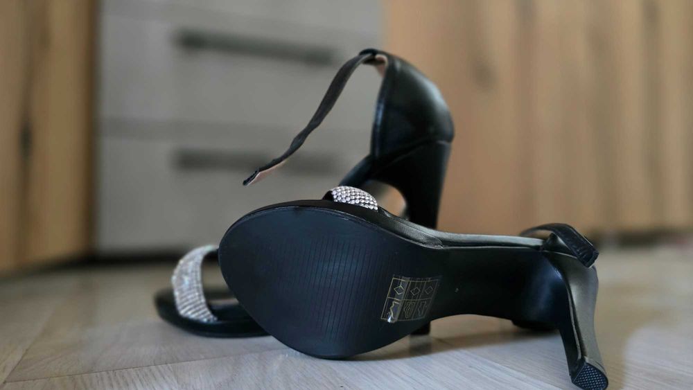 Sandale cu toc pentru femei