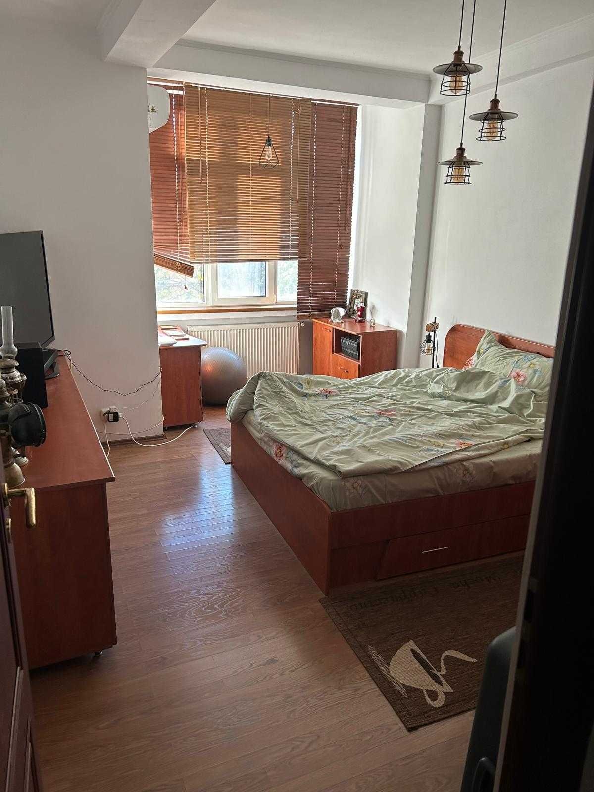 vand/schimb 3 camere (modificat din 4) Bucuresti central 280.000 euro