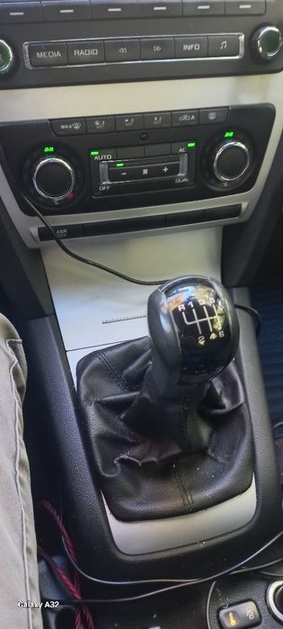 Vând Skoda Octavia II facelift