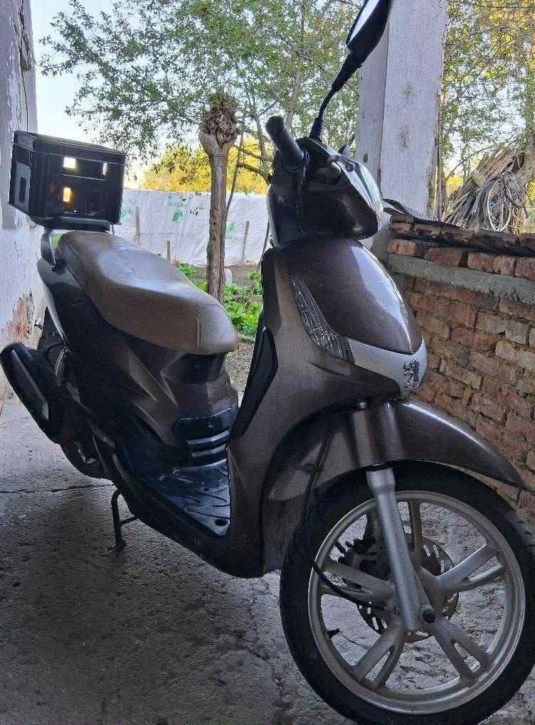Продавам Пежо тлет 150и