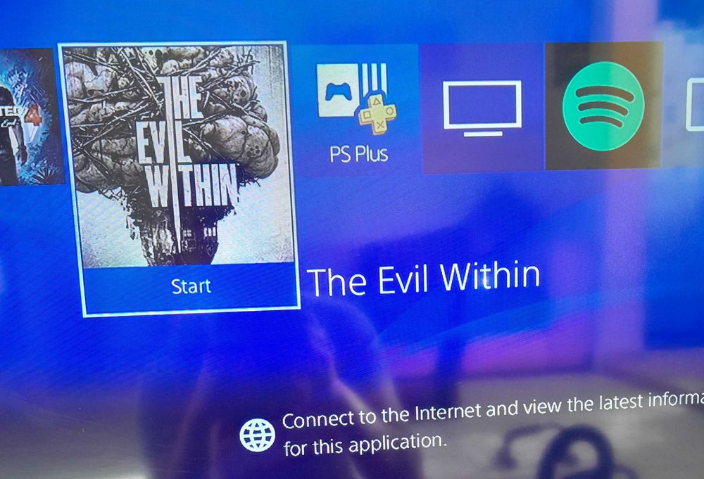 Play Station 4 Slim 1 TB / PS4 Slim + два джойстика + игри