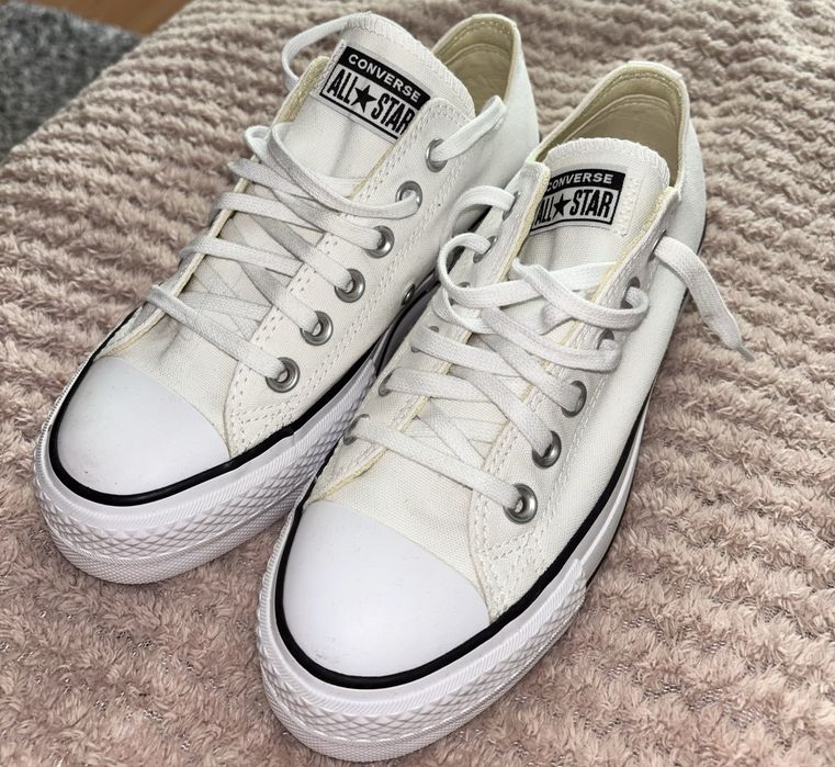 Converse albi noi fara cutie