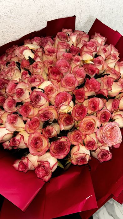 бір-ақ күн тұрған букет, 101 раушан