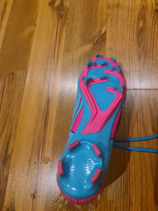 Pantofi fotbal folositi o data!