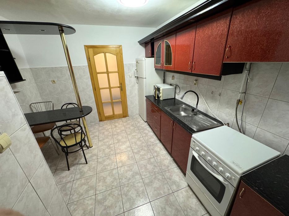 Inchiriez apartament 3 camere