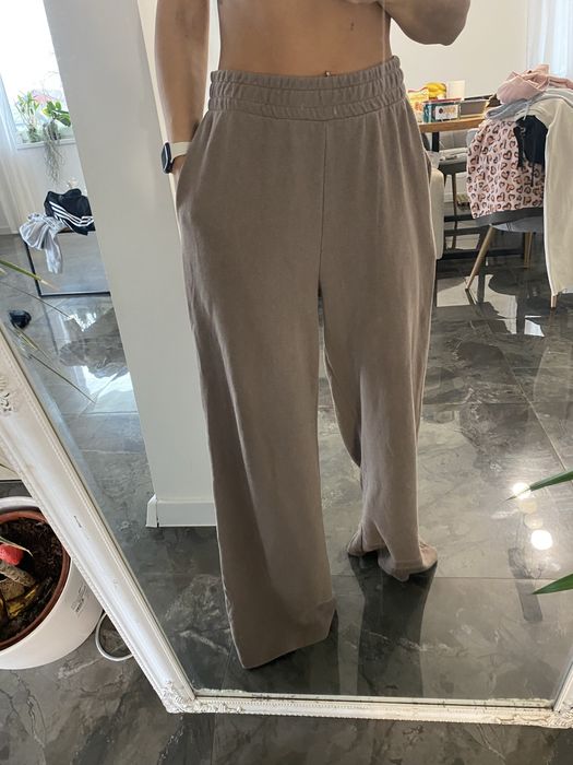 Vand pantaloni evazati m L