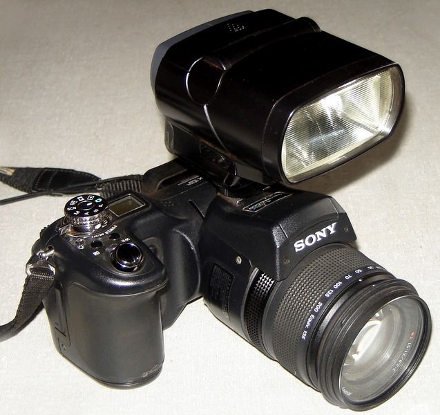 Sony Cybershot DSC-F828 с матрицей SuperHAD CCD и вспышкой