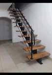 Scari metalice pe un vang
