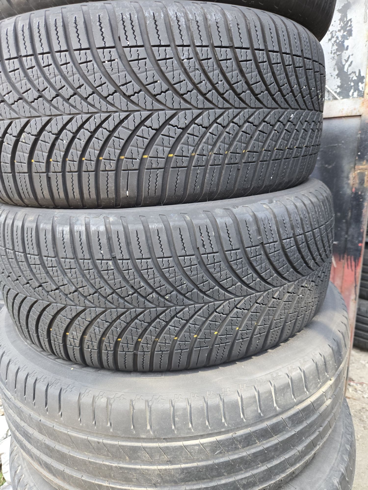 4бр. 225 50 17 Goodyear всесезонни.