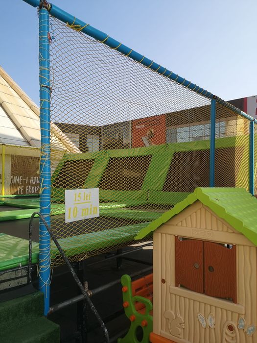 Vând trambulina elastica pentru copii