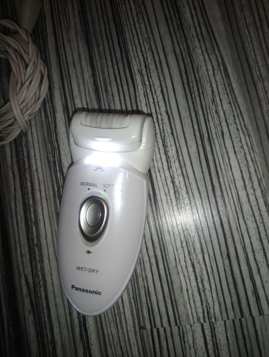 Epilator Panasonic, umed și uscat, model-ES-ED53 alb, 48 pensete,
