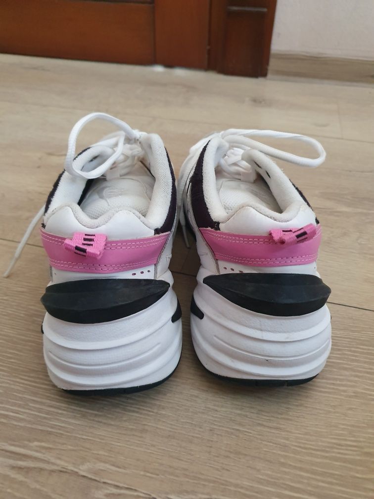 Vând adidasi Nike marimea 38