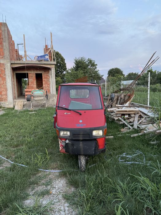 piaggio ape 50 vespa apecar prosecco van frizzante van