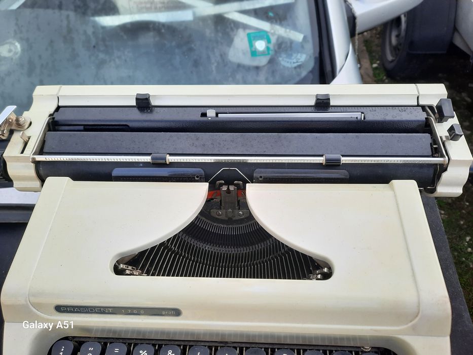 Ръчна пишешта машина.