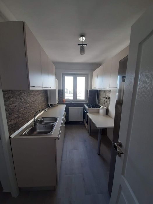 Închiriez apartament 2 camere decomandate zona piata nicolina