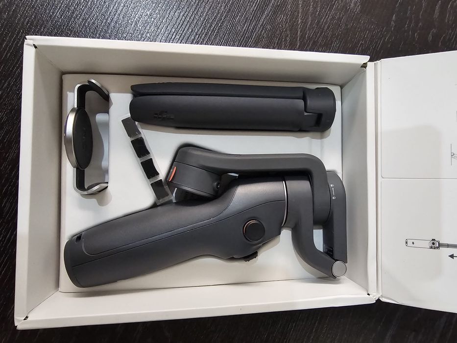 Sistem de stabilizare DJI Osmo Mobile 6, 3 Axe, Negru.