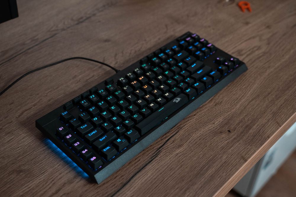 Tastatura Redragon Broadsword RGB Mecanica