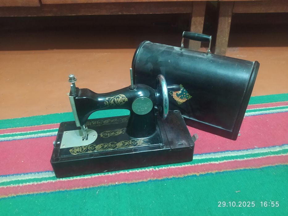 Продам детскую швейную машинку